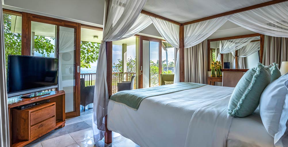 Seseh Beach Villa I - Guest bedroom with a view